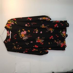 Floral print on blk background blouse loose fit size lg